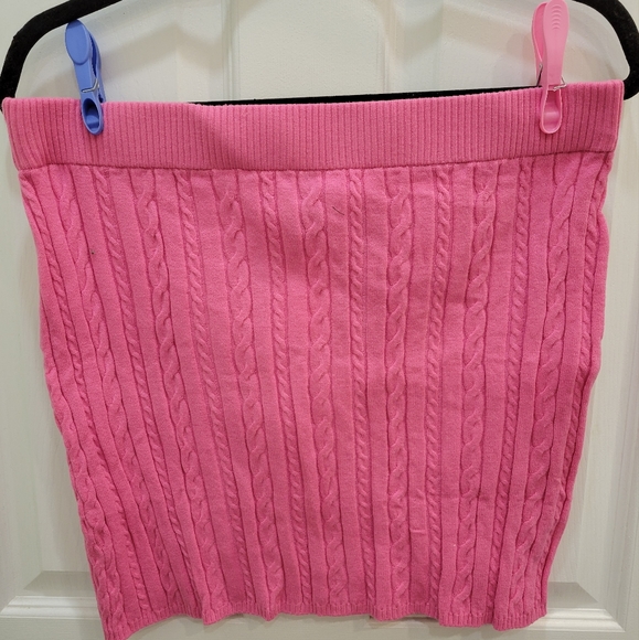 H&M Barbiecore Off The Shoulder Sweater/Mini Skirt Set - Picture 4 of 4